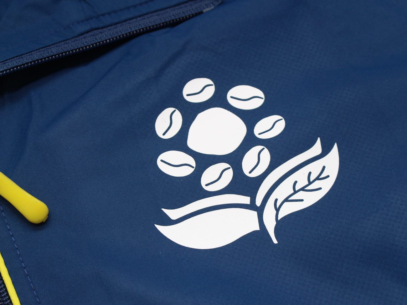 高雄市鳥松區外套訂製、團體制服外套推薦的【企業外套訂製】亞瑪薩國際有限公司-防風外套燙印的圖片2