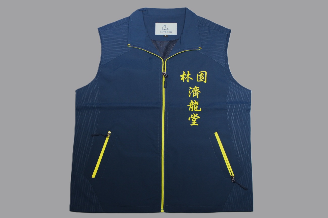 少量公司制服製作/團體服客製化高雄、高雄自備衣服印刷廠商的客製化作品集的【背心外套訂製】林園濟龍堂背心-透氣背心外套(深藍/黃)的圖片