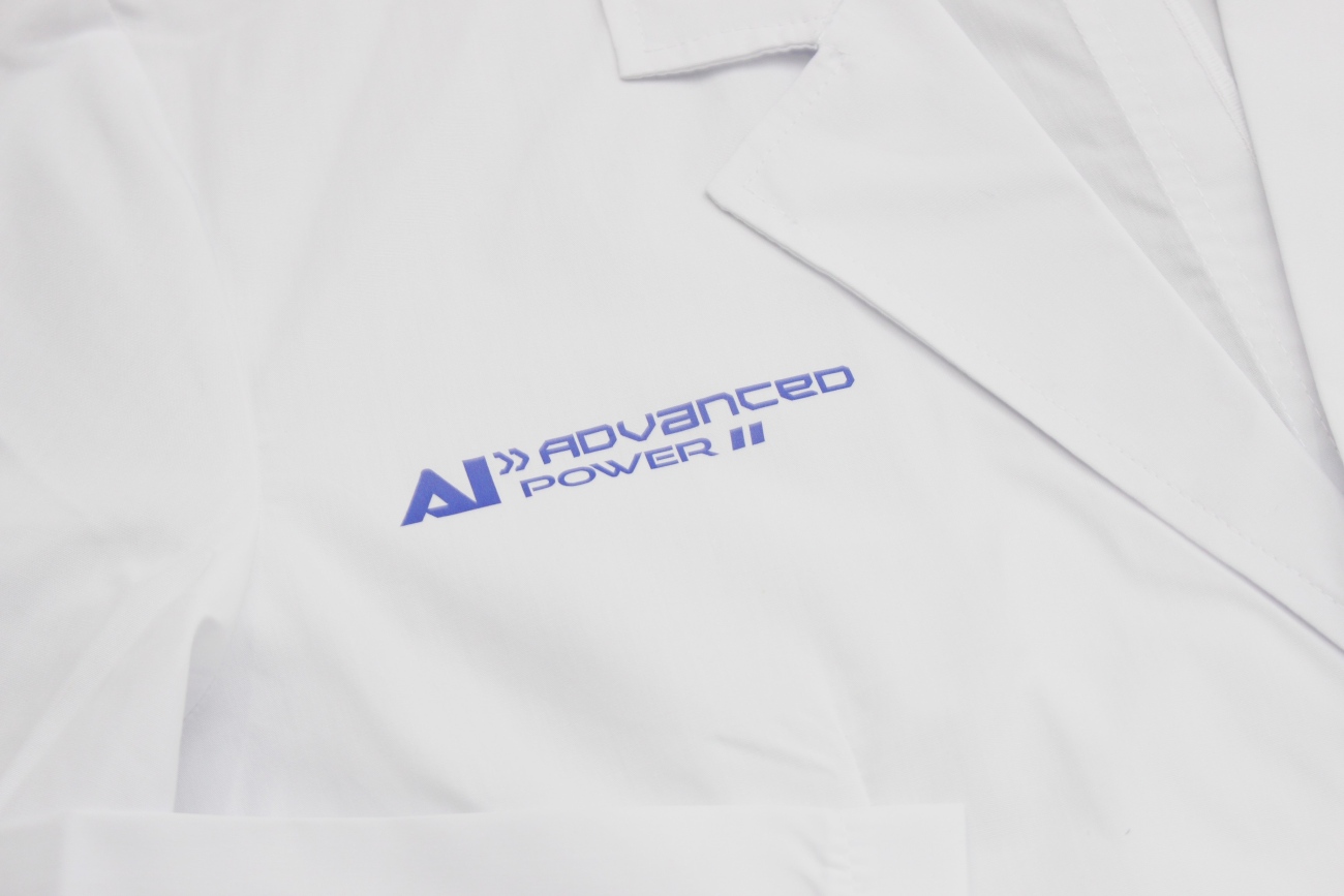 高雄左營自備衣服印刷、客制化實驗衣/醫師袍訂製的【自備衣物燙印】威力先進公司LOGO燙印-醫師袍的圖片2